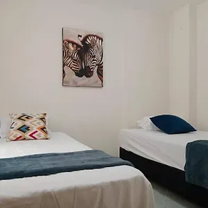 amplia-casa-familiar-cmoda-y-central-en-laureles.colombiamedellinhotels.com/